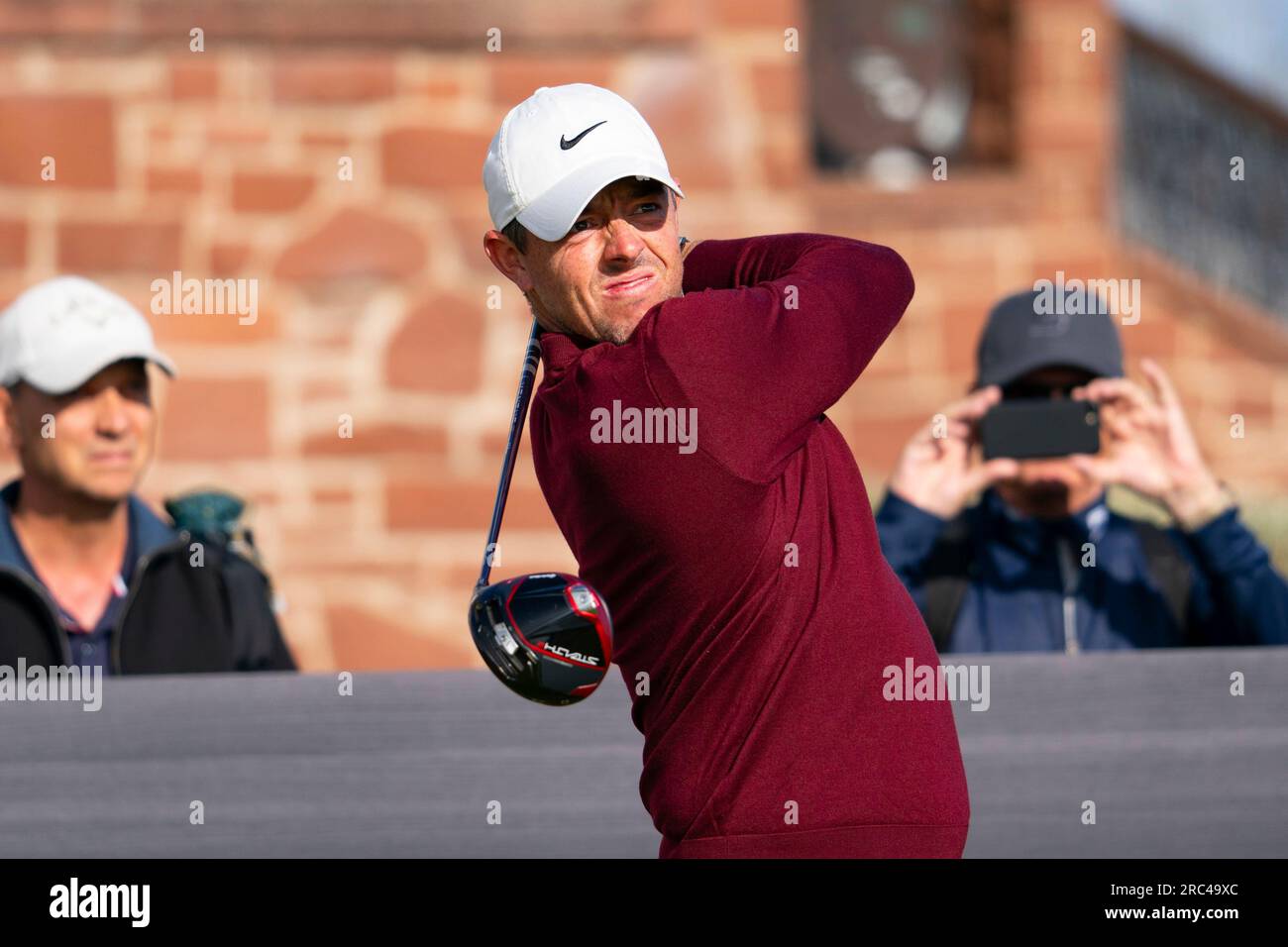 North Berwick, East Lothian, Scozia, Regno Unito. 12 luglio 2023. Rory McElroy guida il terzo tee al Genesis Scottish Open al Renaissance Club di North Berwick. Iain Masterton/Alamy Live News Foto Stock