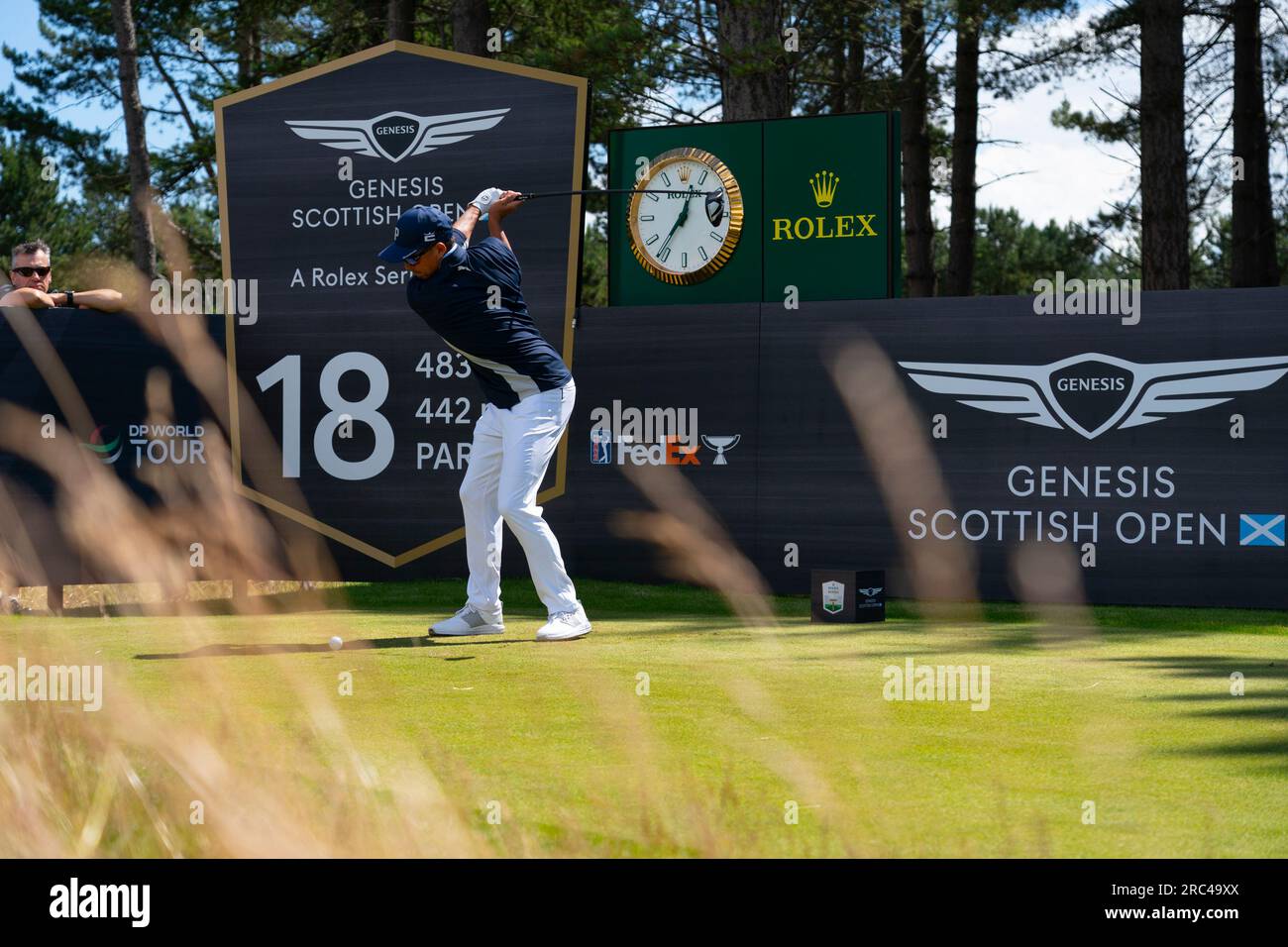 North Berwick, East Lothian, Scozia, Regno Unito. 12 luglio 2023. Rickie Fowler guida al diciottesimo tee al Genesis Scottish Open al Renaissance Club di North Berwick. Iain Masterton/Alamy Live News Foto Stock