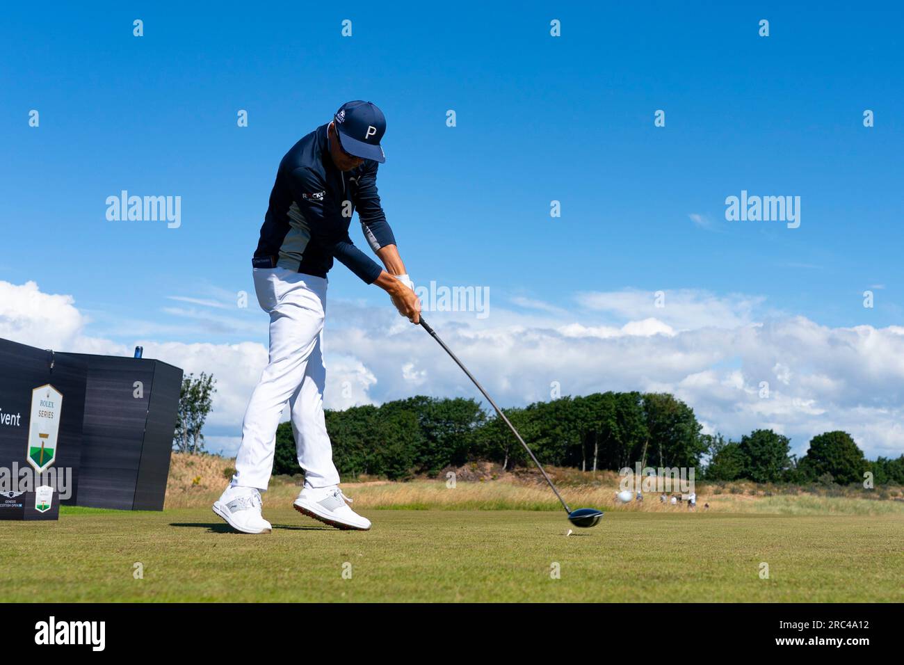 North Berwick, East Lothian, Scozia, Regno Unito. 12 luglio 2023. Rickie Fowler guida all'undicesimo tee al Genesis Scottish Open al Renaissance Club di North Berwick. Iain Masterton/Alamy Live News Foto Stock