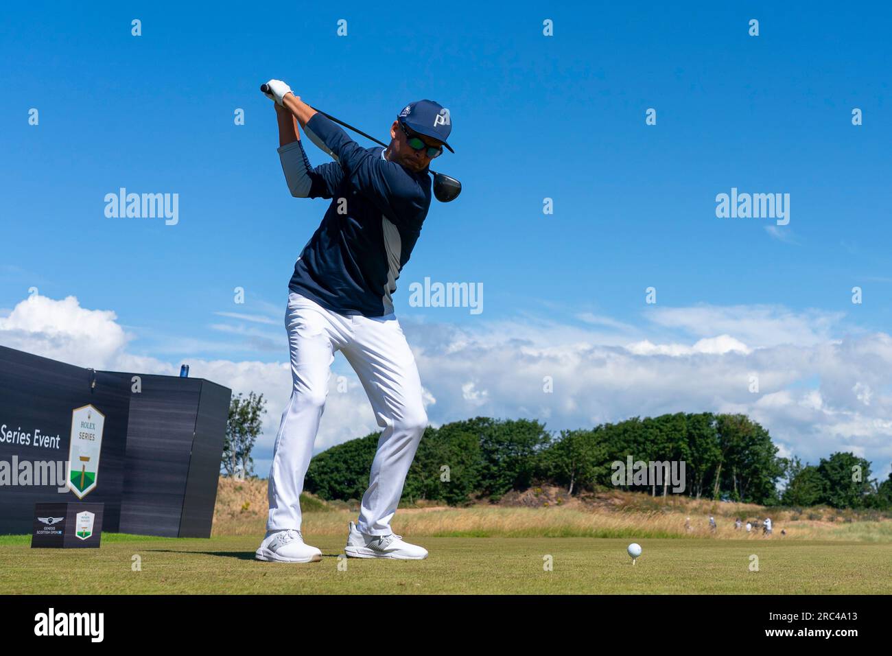 North Berwick, East Lothian, Scozia, Regno Unito. 12 luglio 2023. Rickie Fowler guida all'undicesimo tee al Genesis Scottish Open al Renaissance Club di North Berwick. Iain Masterton/Alamy Live News Foto Stock