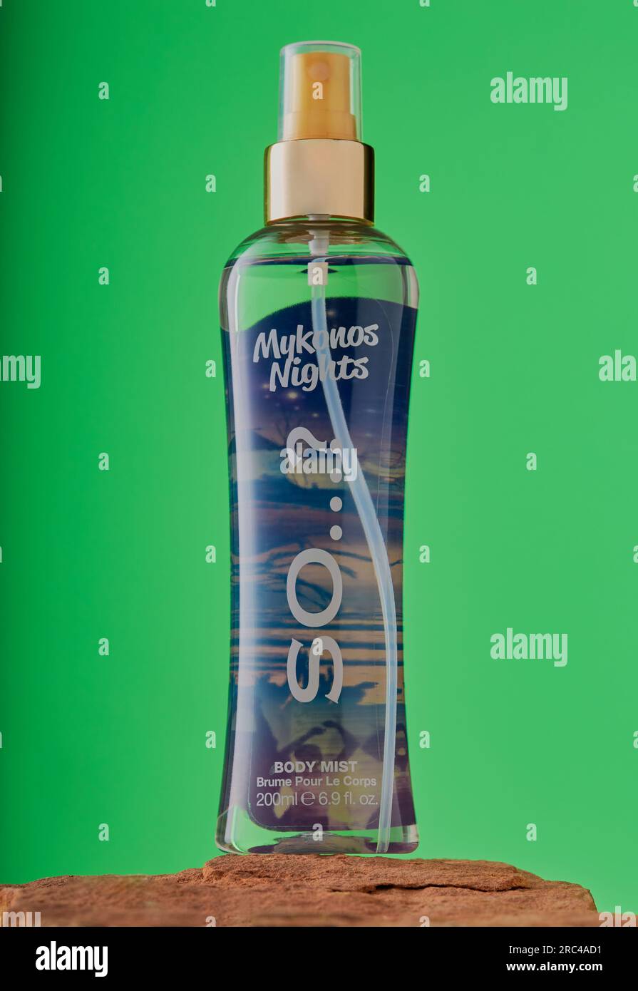 Mansfield, Nottingham, Regno Unito, 11 luglio 2023: Immagine del prodotto Studio di una bottiglia di SO...? spray per carrozzeria. Foto Stock