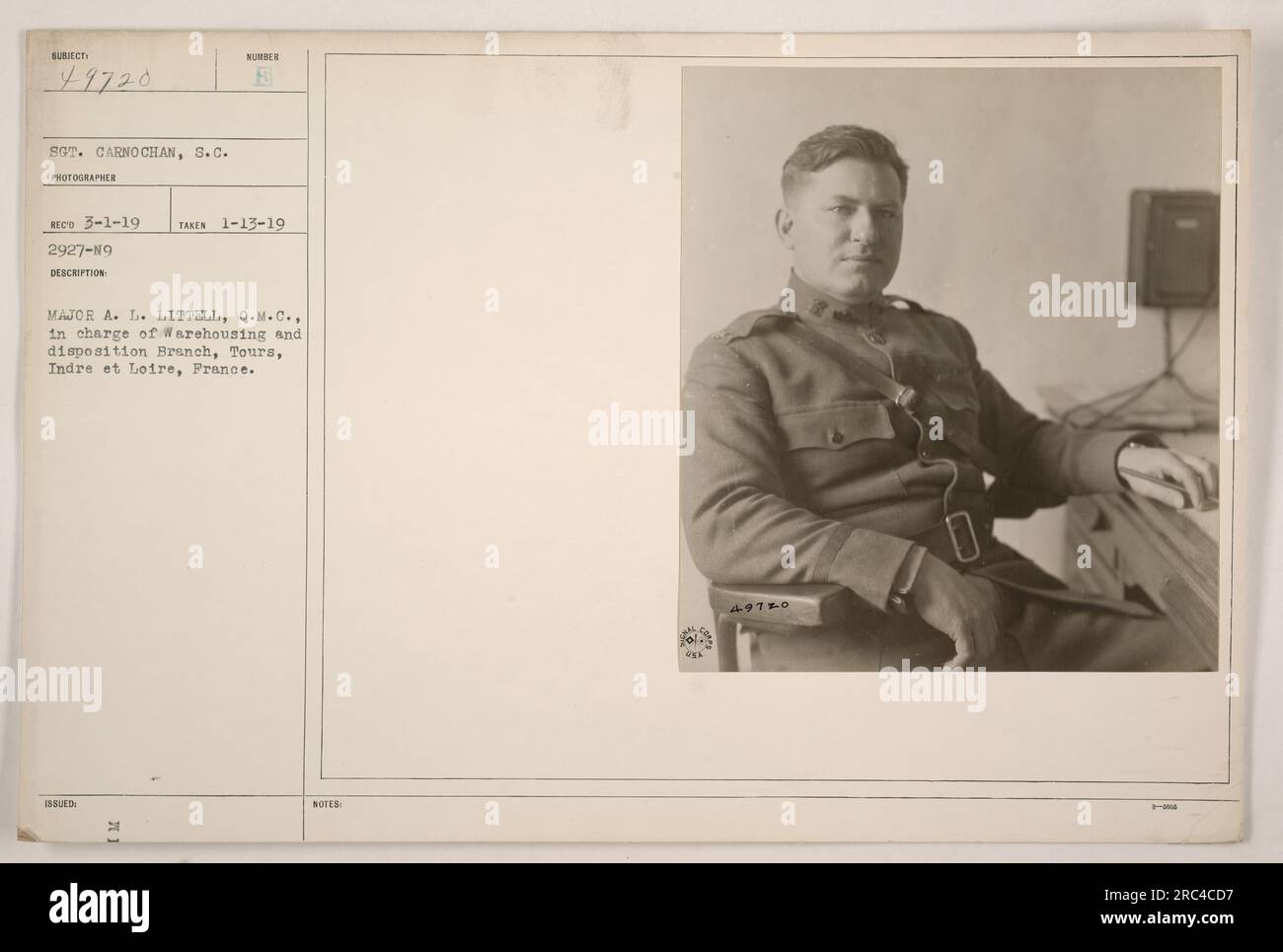 Maggiore A.L. Littell, Q.M.C., responsabile della sezione Warehousing and Disposition, Tours, Indre et Loire, Francia, è raffigurata in questa fotografia. La foto è stata scattata il 13 gennaio 1919 e il numero di descrizione associato è 2927-N9. Questa foto faceva parte della collezione del Sgt. Carno Chan, S.C. Foto Stock