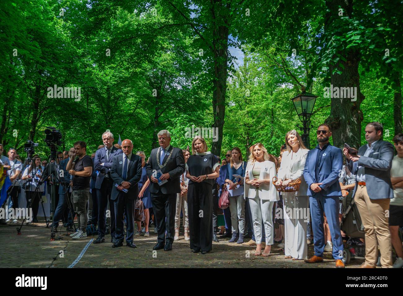 Lange Voorhout, l'Aia, Paesi Bassi. Martedì 11 luglio 2023. Dal 1997, la giornata nazionale della memoria genocidio di Srebrenica si tiene ogni anno Foto Stock