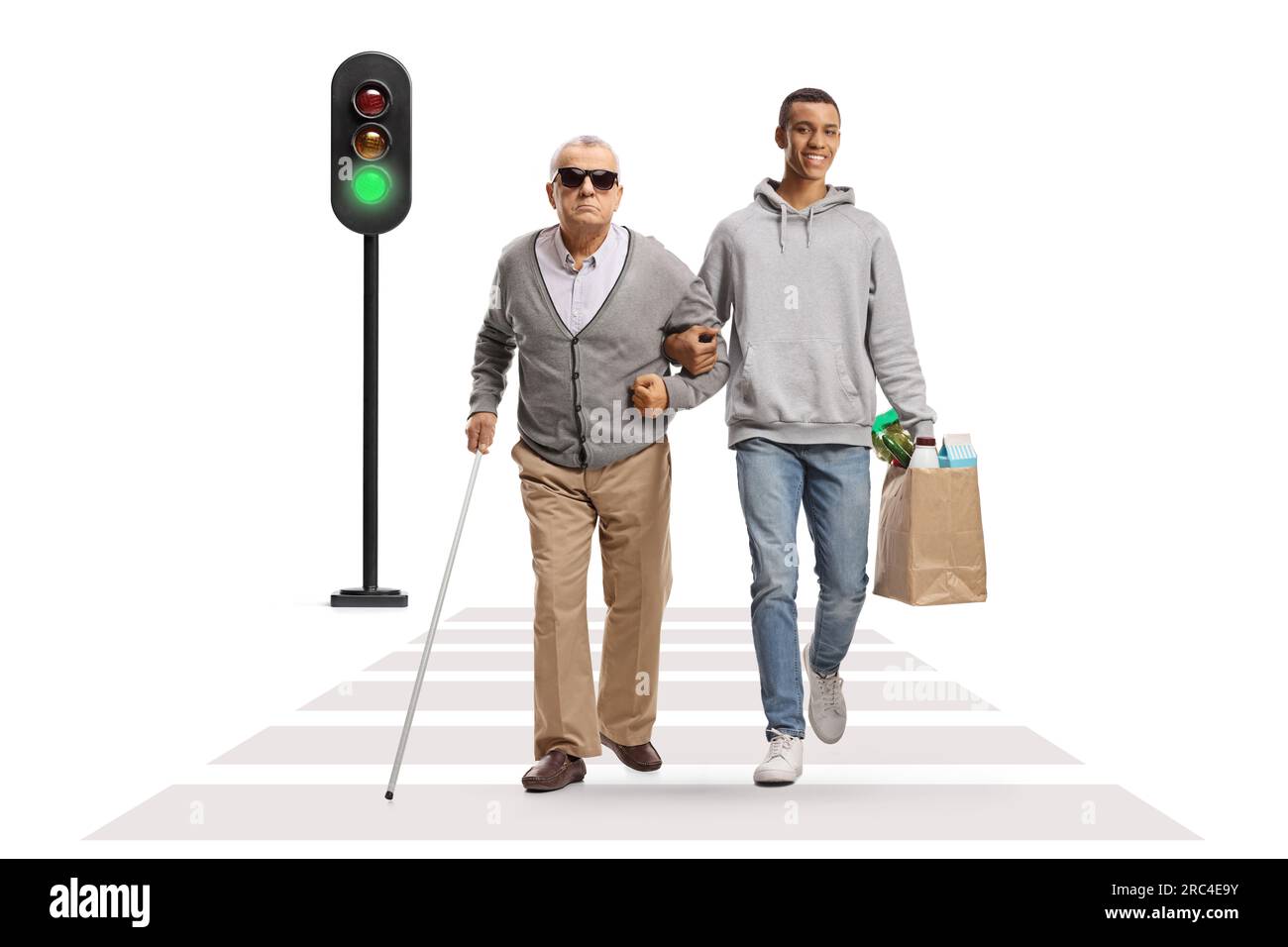 Giovane afro-americano con borse della spesa che cammina con un anziano cieco in un passaggio pedonale isolato su sfondo bianco Foto Stock