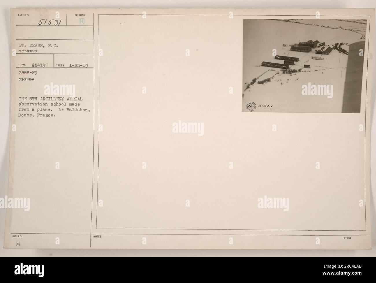 "La 5a Scuola di osservazione aerea d'artiglieria a le Valdahon, Doubs, Francia. La foto è stata scattata da Select Lieutenant Sears, S.C. il 25 gennaio 1919. È l'immagine numero 51531 nella collezione, con la descrizione che indica che mostra la scuola vista da un aereo." Foto Stock