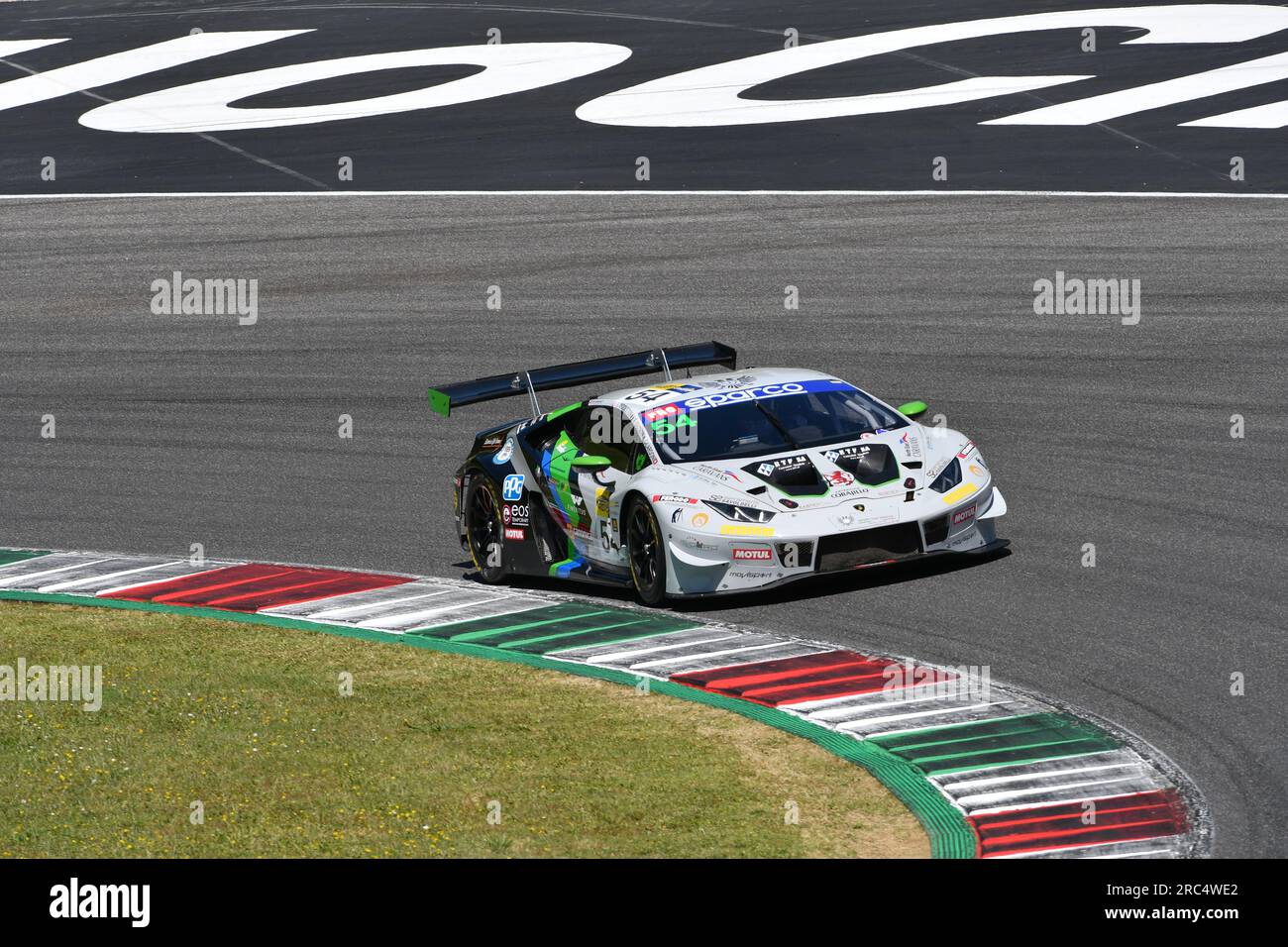 Scarperia, 7 luglio 2023: Lamborghini Huracan GT3 del Team IMPERIALE Sport Car Service guidato da Gilardoni Kevin e Middleton Stuart in azione durante pra Foto Stock