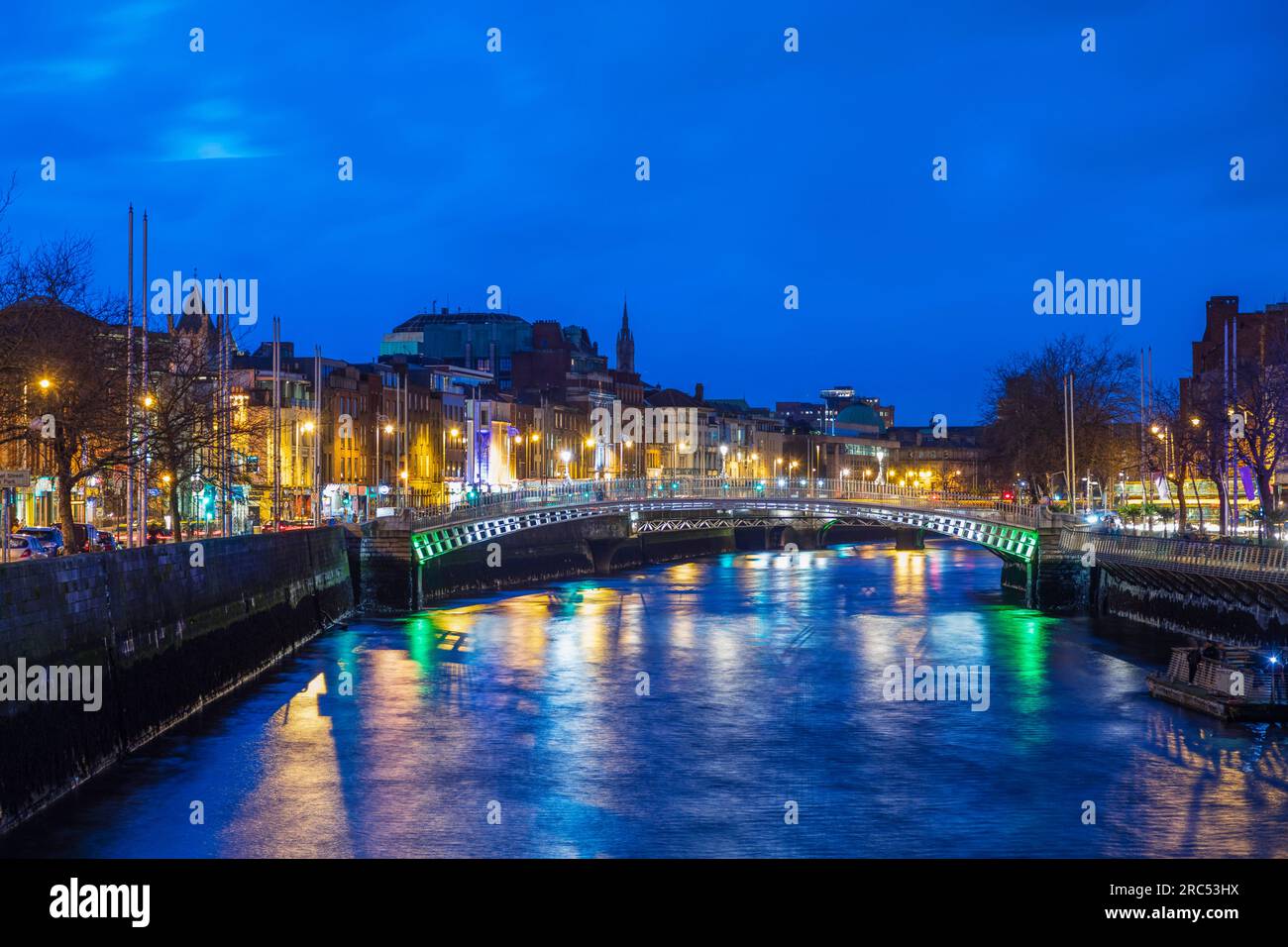 Dublino, Irlanda. Liffey Bridge (Ha'Penny Bridge) Foto Stock