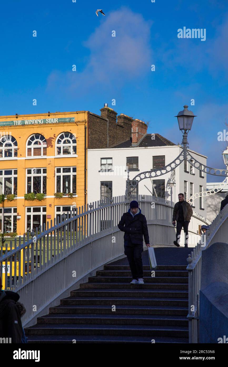 Dublino, Irlanda. Liffey Bridge (Ha'Penny Bridge) Foto Stock