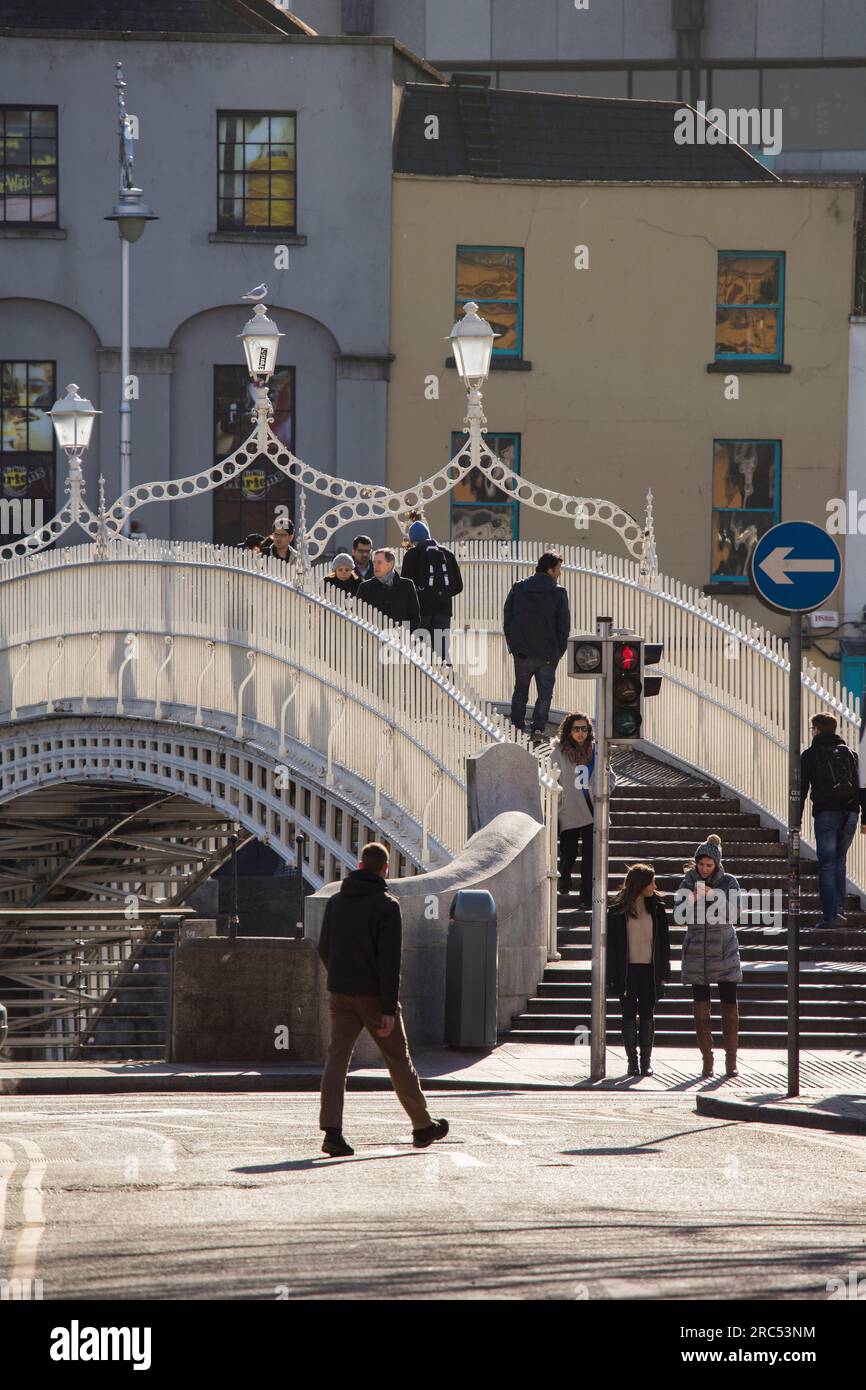 Dublino, Irlanda. Liffey Bridge (Ha'Penny Bridge) Foto Stock