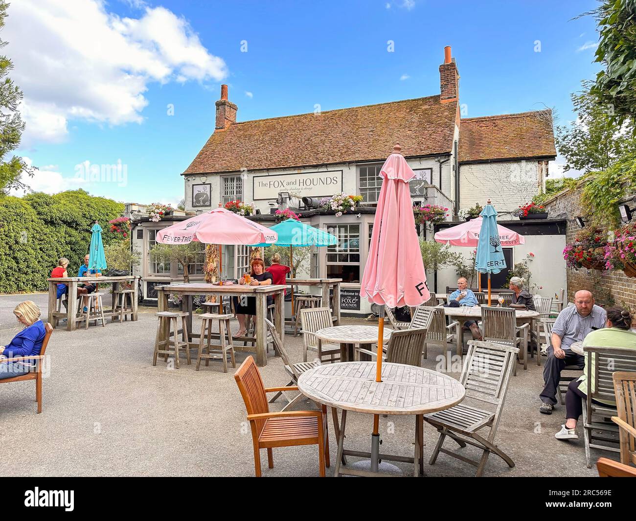 The Fox and Hounds Pub, Bishopsgate Road, Englefield Green, Surrey, Inghilterra, Regno Unito Foto Stock