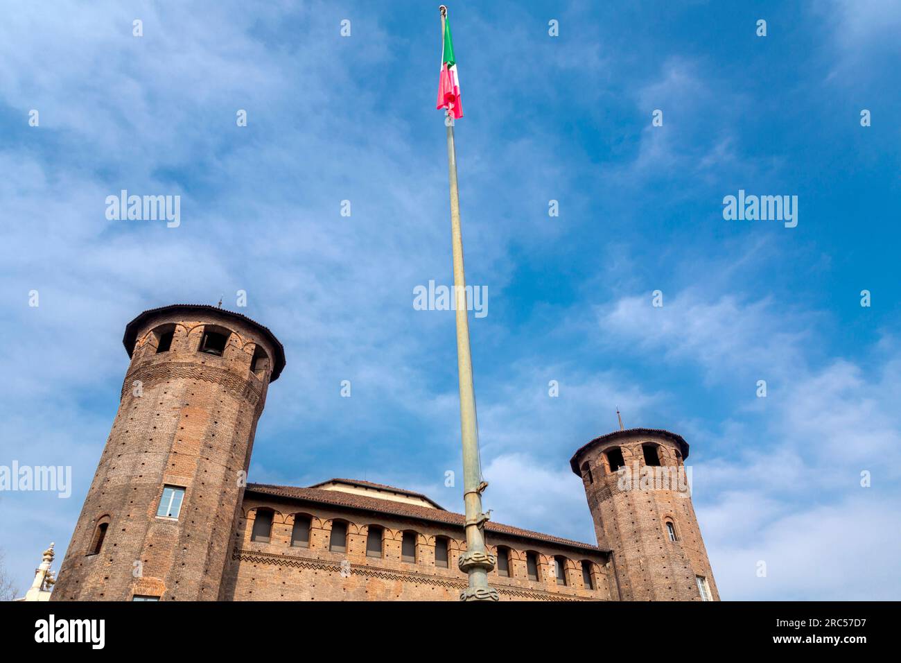 Piazza Castello è una piazza della città di Torino, in Italia. E' fiancheggiato da musei, teatri e caffetterie. Foto Stock