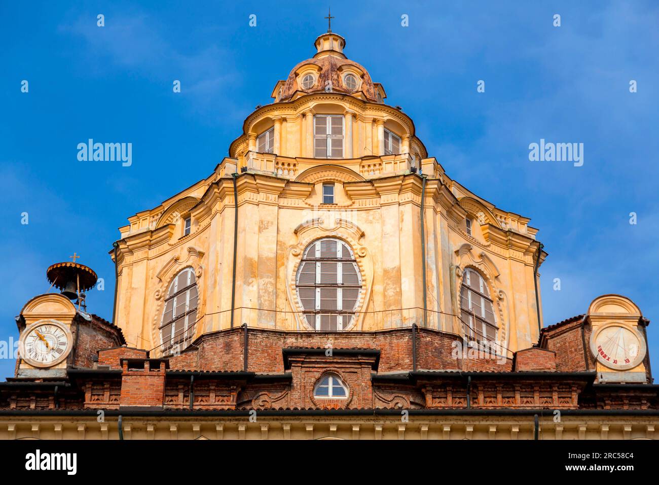 Cupola della vera Chiesa di San Lorenzo in Piazza Castello a Torino, Italia. Foto Stock