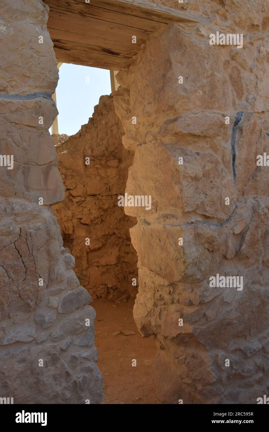 Parco nazionale di Masada - rovine di fortificazione e Palazzo del Re Harod sulla cima di un altopiano di montagna Foto Stock