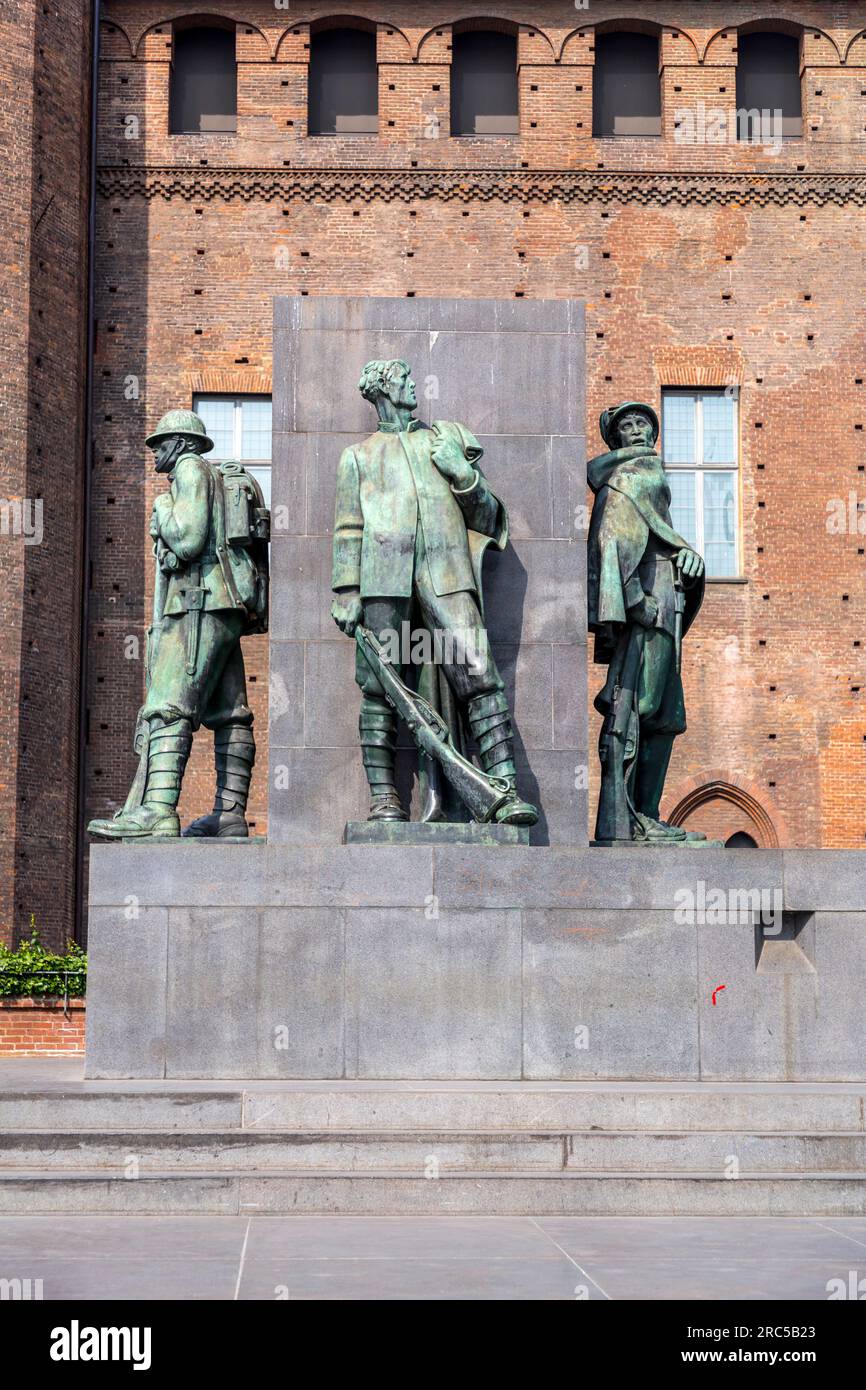 Torino, Italia - 27 marzo 2022: Piazza Castello è una piazza a Torino, Italia. E' fiancheggiato da musei, teatri e caffetterie. Foto Stock