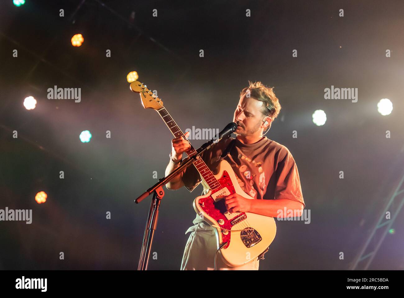 Trencin, Slovacchia. 7 luglio 2023. Ben Howard, cantante e cantautore inglese si esibisce dal vivo sul palco durante il Pohoda Festival 2023 all'aeroporto di Trencin. Il festival Pohoda è il più grande festival musicale estivo all'aperto della Slovacchia. (Foto di Tomas Tkacik/SOPA Images/Sipa USA) credito: SIPA USA/Alamy Live News Foto Stock