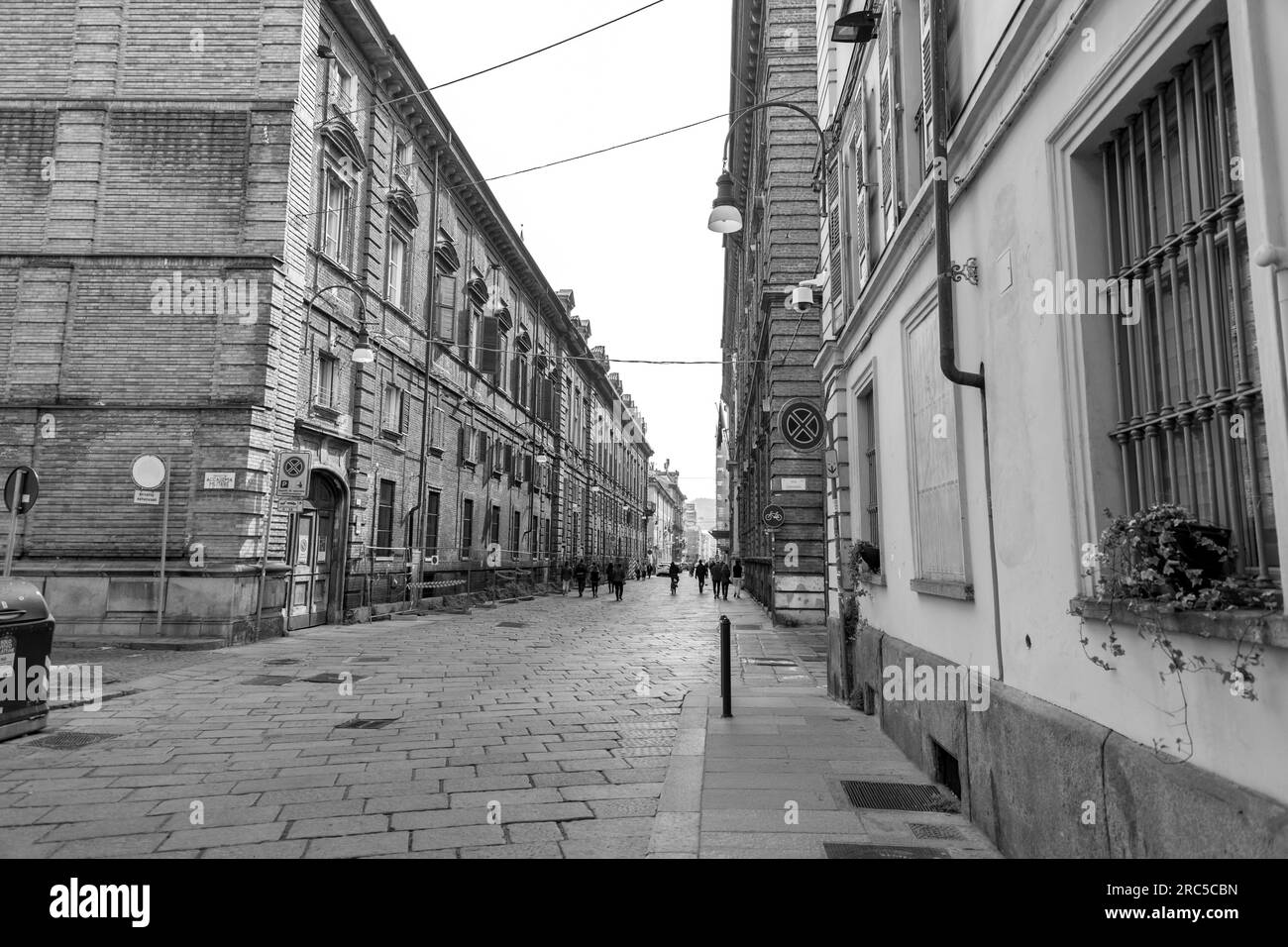 Torino, Italia - 28 marzo 2022: Street view e architettura a Torino, capitale del Piemonte. Foto Stock