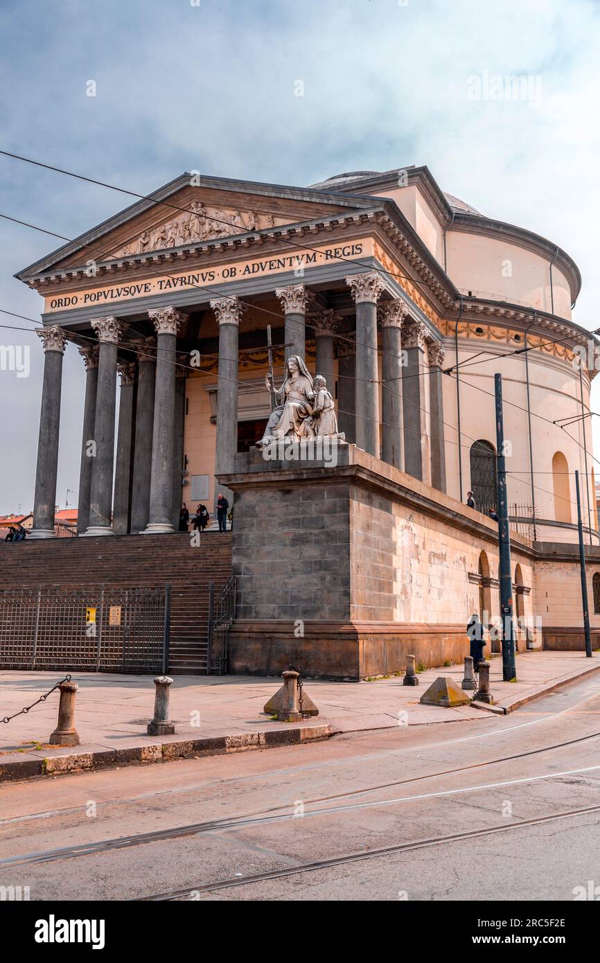 Torino - 27 marzo 2022: La chiesa della Gran madre di Dio è una chiesa in stile neoclassico situata sulla riva occidentale del fiume po, di fronte al po Foto Stock