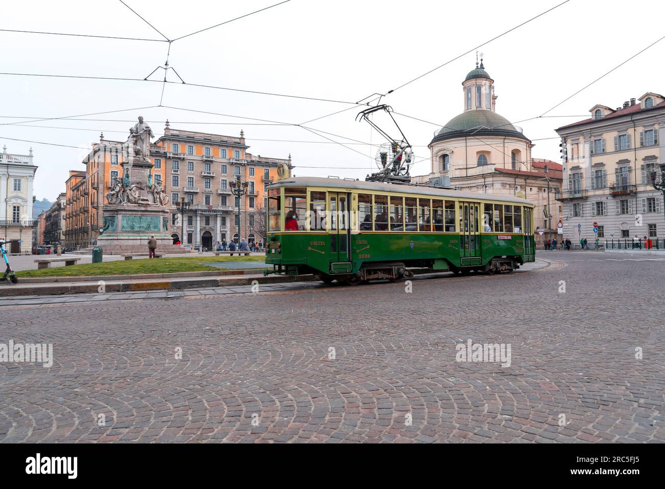 Torino, Italia - 27 marzo 2022: Piazza Carlo Emanuele II è una delle piazze principali nel centro della città sabauda, attraversata da via Maria Vittoria e Foto Stock