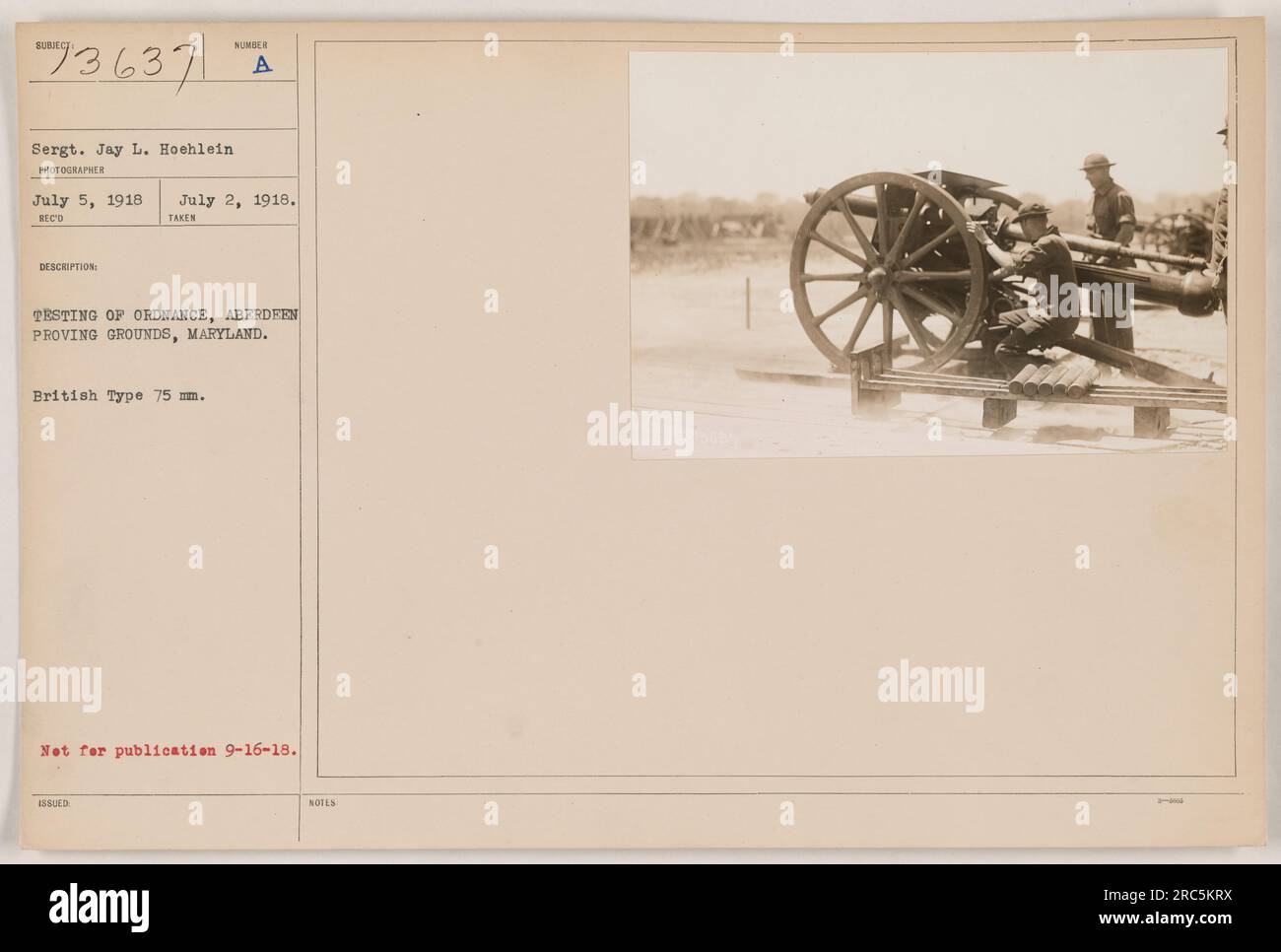 Jay L. Hoehlein fotografa il 5 luglio 1918 ad Aberdeen Proving Grounds, Maryland. L'immagine mostra un test di ordigni con un cannone britannico Type 75 mm durante la prima guerra mondiale Questa fotografia è stata etichettata come non per la pubblicazione ed è stata pubblicata il 16 settembre 1918. Foto Stock