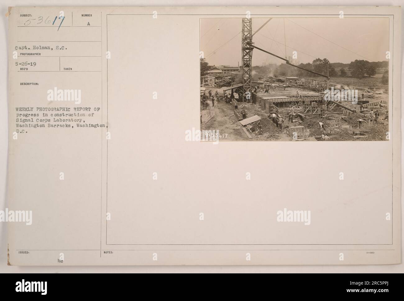 Immagine della costruzione di un laboratorio Signal Corps a Washington Barracks, D.C. La foto è stata scattata dal capitano Holman, la S.C. Fotografo il 26 maggio 1919. Questa è una parte del rapporto fotografico settimanale che documenta l'avanzamento della costruzione. Foto Stock