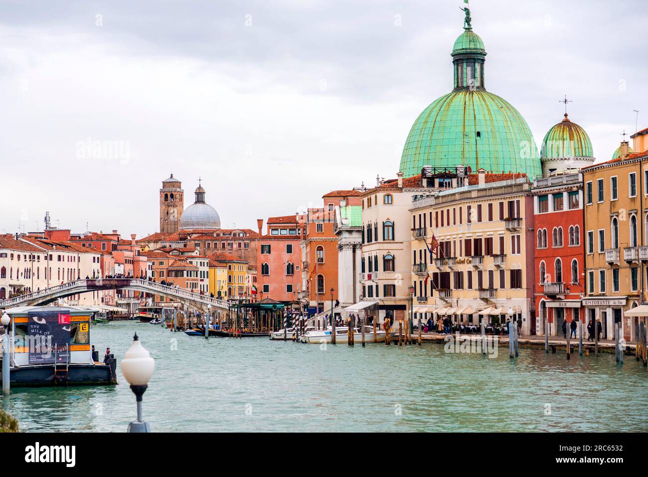 Venezia - 2 aprile 2022: San Simeone piccolo, detto anche San Simeone e Giuda, è una chiesa nel sestiere di Santa Croce a Venezia, Veneto, Ital Foto Stock