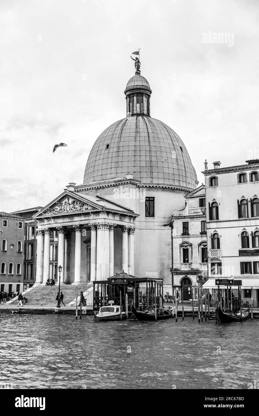 Venezia - 2 aprile 2022: San Simeone piccolo, detto anche San Simeone e Giuda, è una chiesa nel sestiere di Santa Croce a Venezia, Veneto, Ital Foto Stock