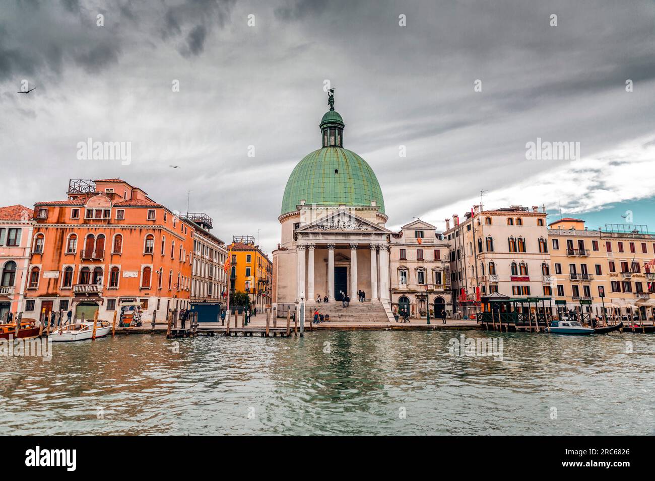 Venezia - 2 aprile 2022: San Simeone piccolo, detto anche San Simeone e Giuda, è una chiesa nel sestiere di Santa Croce a Venezia, Veneto, Ital Foto Stock