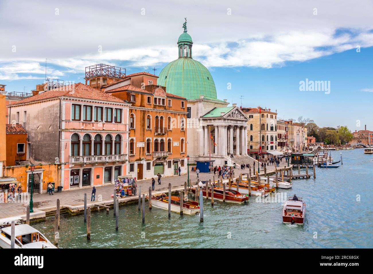 Venezia - 2 aprile 2022: San Simeone piccolo, detto anche San Simeone e Giuda, è una chiesa nel sestiere di Santa Croce a Venezia, Veneto, Ital Foto Stock