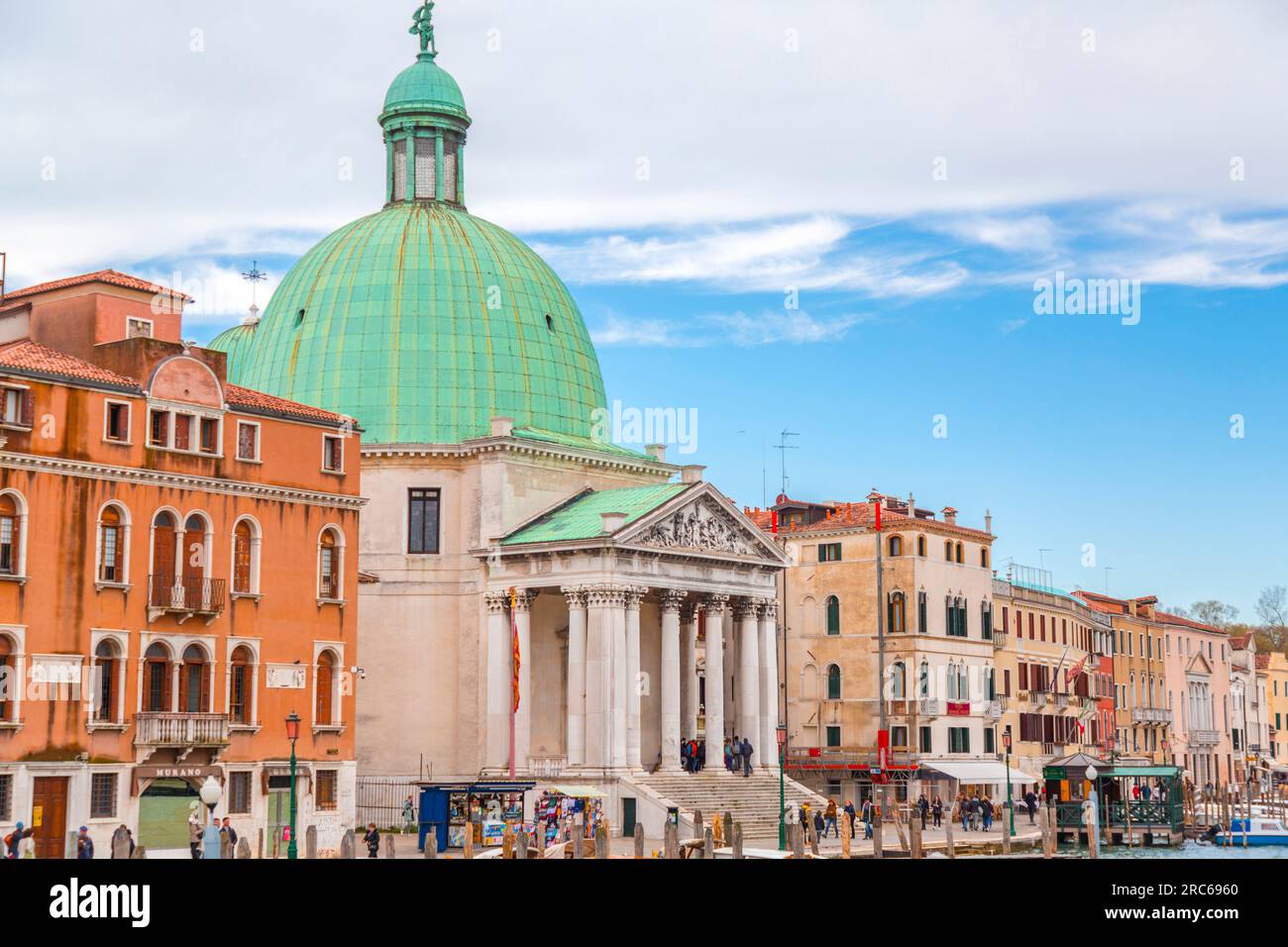 Venezia - 2 aprile 2022: San Simeone piccolo, detto anche San Simeone e Giuda, è una chiesa nel sestiere di Santa Croce a Venezia, Veneto, Ital Foto Stock