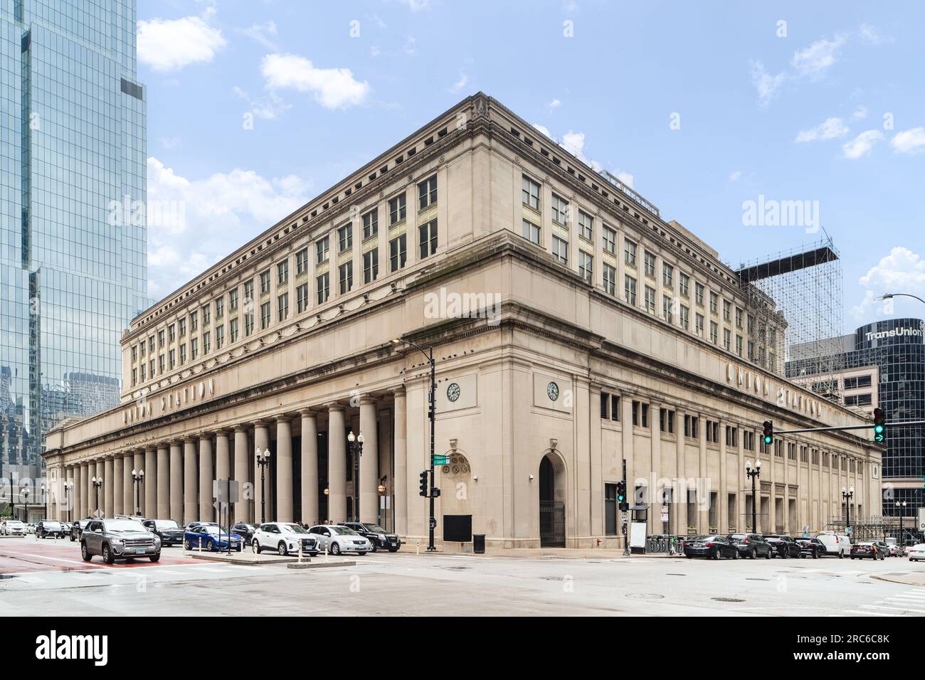 Union Station nel centro di Chicago è una storica stazione ferroviaria con negozi, ristoranti e una splendida architettura. Foto Stock