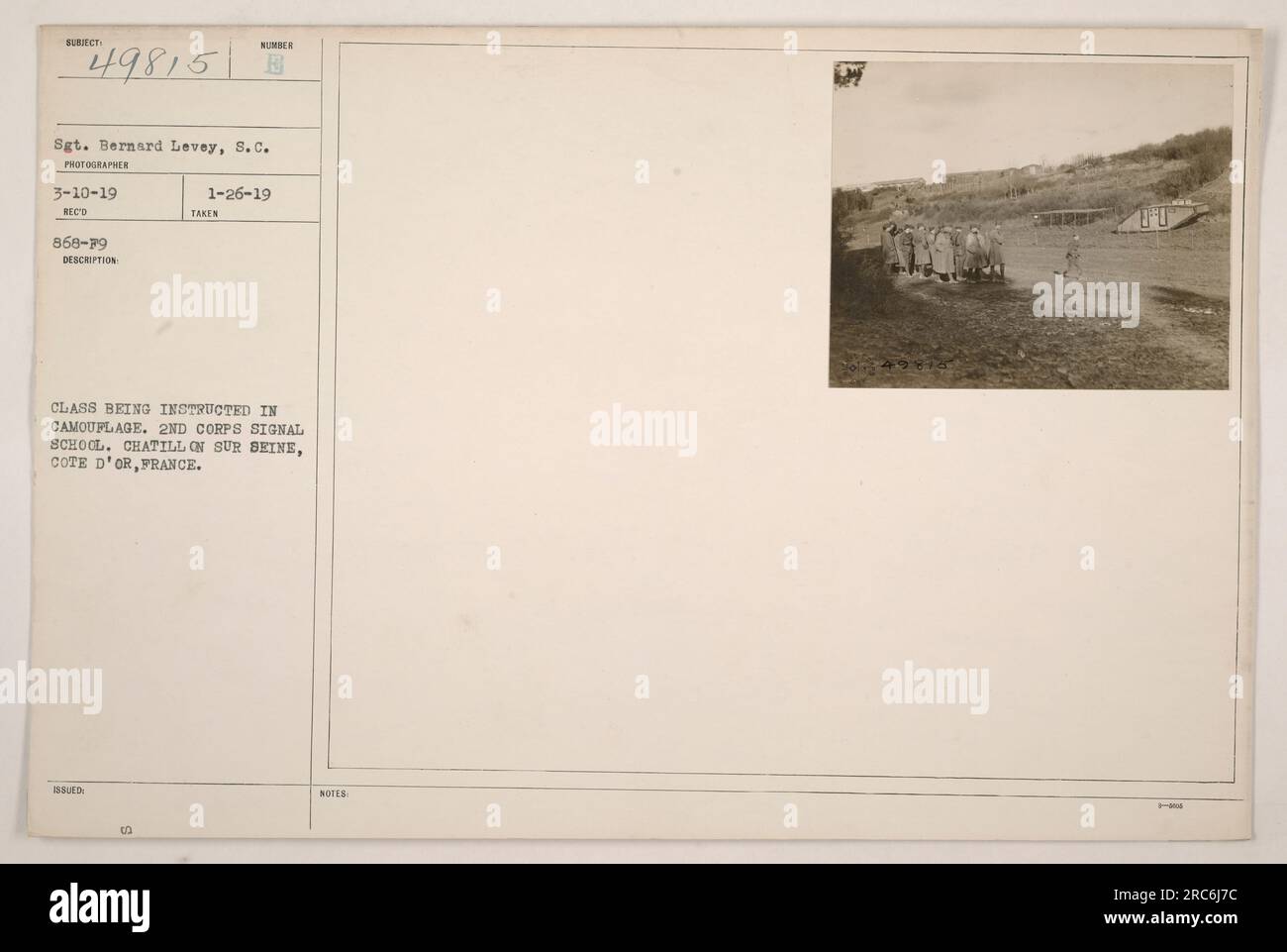 I soldati vengono visti in un'aula istruita in tecniche mimetiche presso la 2nd Corps Signal School di Chatillon sur Seine, Cote d'Or, Francia. La foto è stata scattata dal sergente Bernard Levey e ricevuta il 10 marzo 1919. La descrizione rilasciata con la foto è B 5 1-26-19. Foto Stock