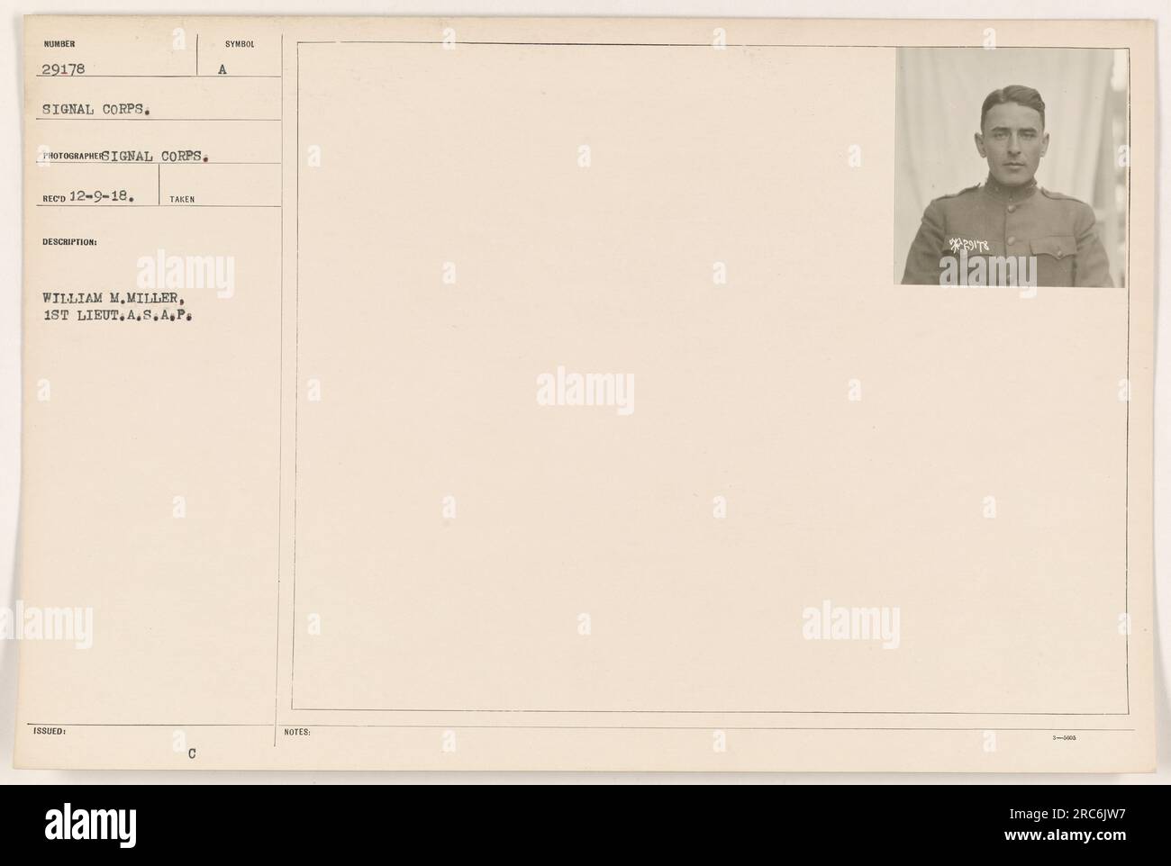L'immagine mostra il tenente William M. Miller, parte dell'American Signal Corps durante la prima guerra mondiale La foto è stata scattata il 9 dicembre 1918. Il tenente Miller appare con il rango di A.S.A.P. (Army Signal Corps) e viene visto indossare un'uniforme militare con il simbolo C su di esso. Le note aggiuntive indicano un punteggio di 3-0. Foto Stock