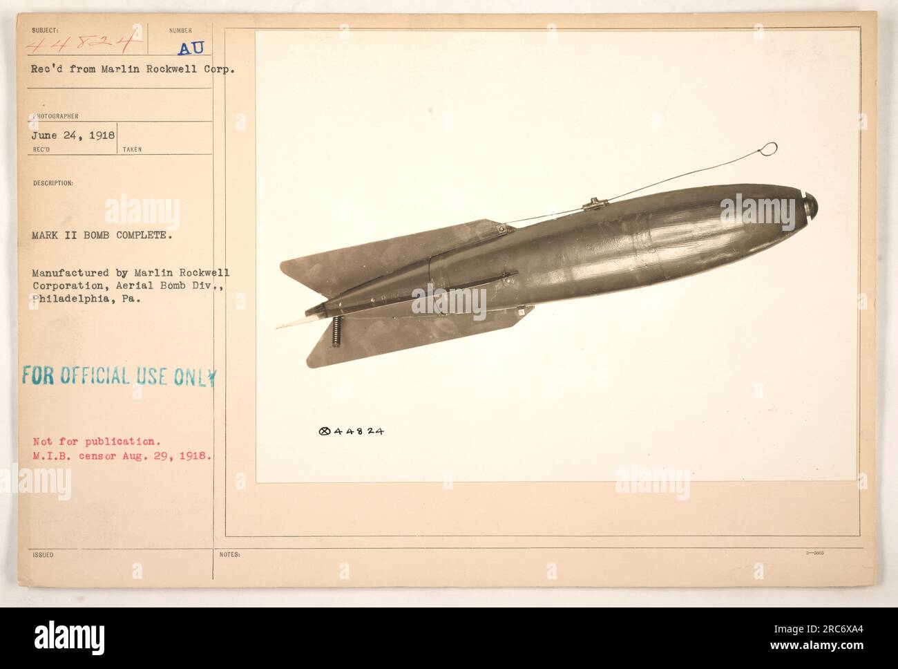 L'immagine mostra una bomba Mark II, prodotta dalla Marlin Rockwell Corporation. La bomba era un prodotto completo prodotto dalla Aerial Bomb Division con sede a Philadelphia, Pennsylvania. La foto è stata scattata il 24 giugno 1918. Reca il marchio "SOGGETTO 44824" ed è considerato "RILASCIATO ESCLUSIVAMENTE PER USO UFFICIALE, non per pubblicazione". È stato censurato dal M.I.B. il 29 agosto 1918. Foto Stock