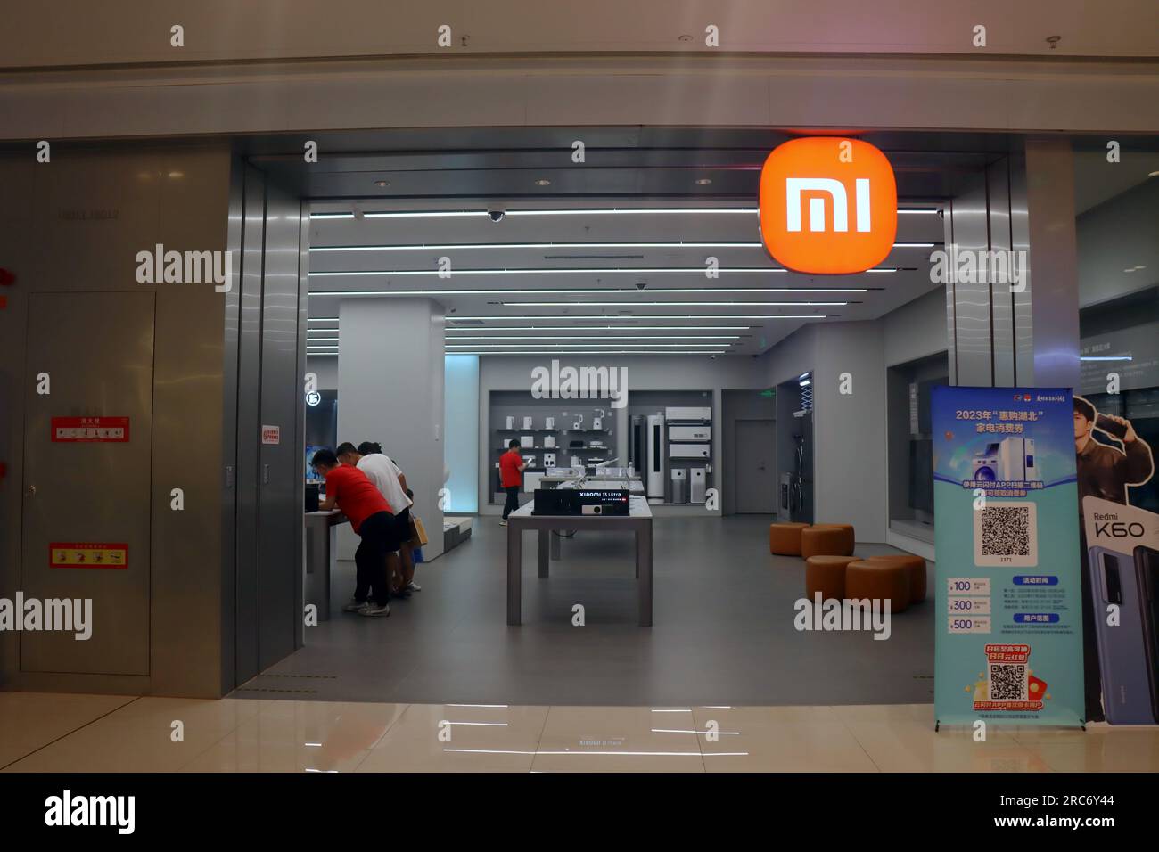 YICHANG, CINA - 9 LUGLIO 2023 - Un negozio Xiaomi Experience a Yichang, provincia di Hubei, Cina, 9 luglio 2023. Foto Stock