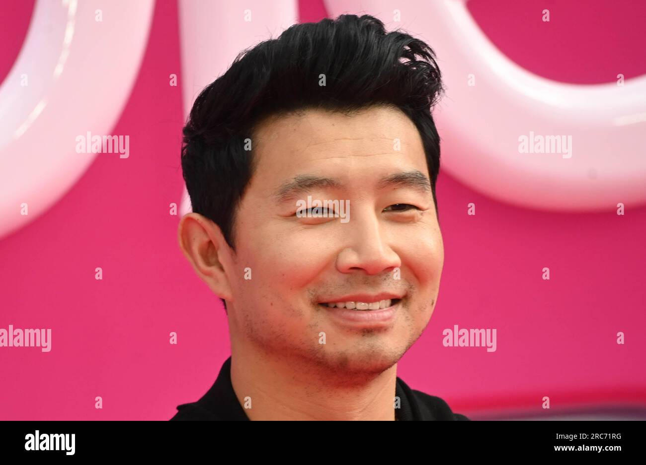 SIMU Liu arriva a Cineworld Leicester Square, Londra, Regno Unito. 12 luglio 2023. Name partecipa alla prima europea di Barbie, Londra, Regno Unito. Foto Stock