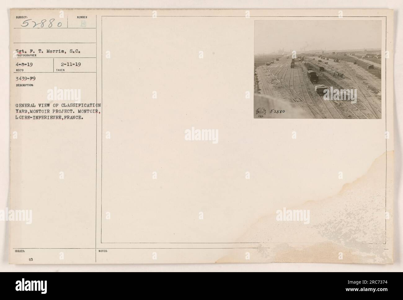 Questa fotografia, scattata l'8 aprile 1919, mostra una visione generale del cantiere di classificazione del progetto Montoir a Montoir, Loire-Inferieure, Francia. Il fotografo era il Sgt. P. T. Morris, S.C. La foto è stata pubblicata l'11 febbraio 1919, con la descrizione e le note sopra citate. Foto Stock