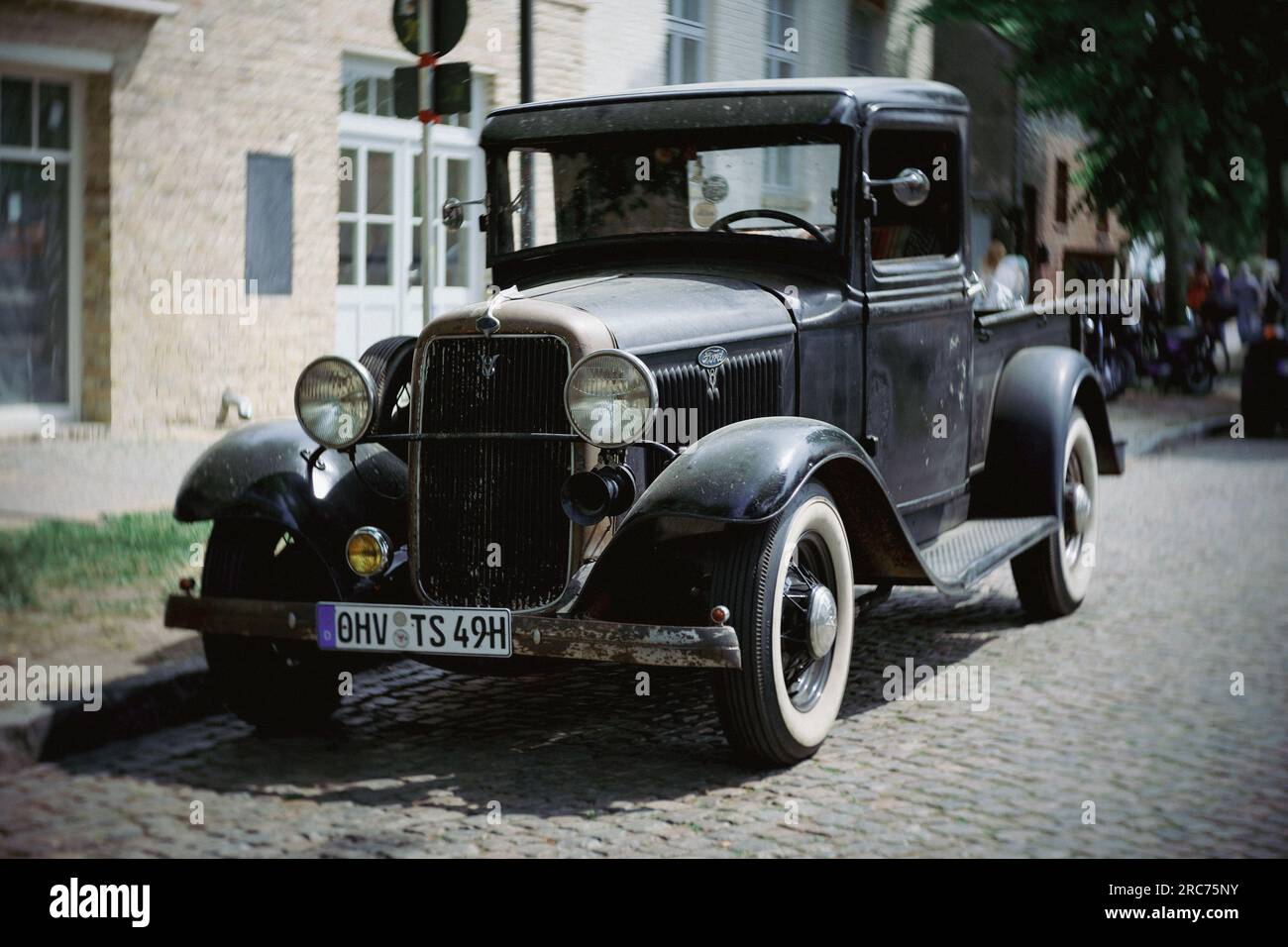 WERDER (HAVEL), GERMANIA - 20 MAGGIO 2023: Il veicolo retro Ford Model BB pick-up. Obiettivo Swirl bokeh, ART. Stilizzazione, tonificazione. Foto Stock