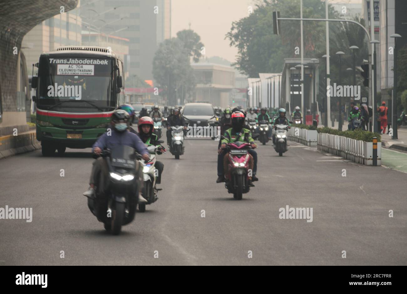 Giacarta, Indonesia - 12 luglio 2024: Folla di motociclisti Foto Stock