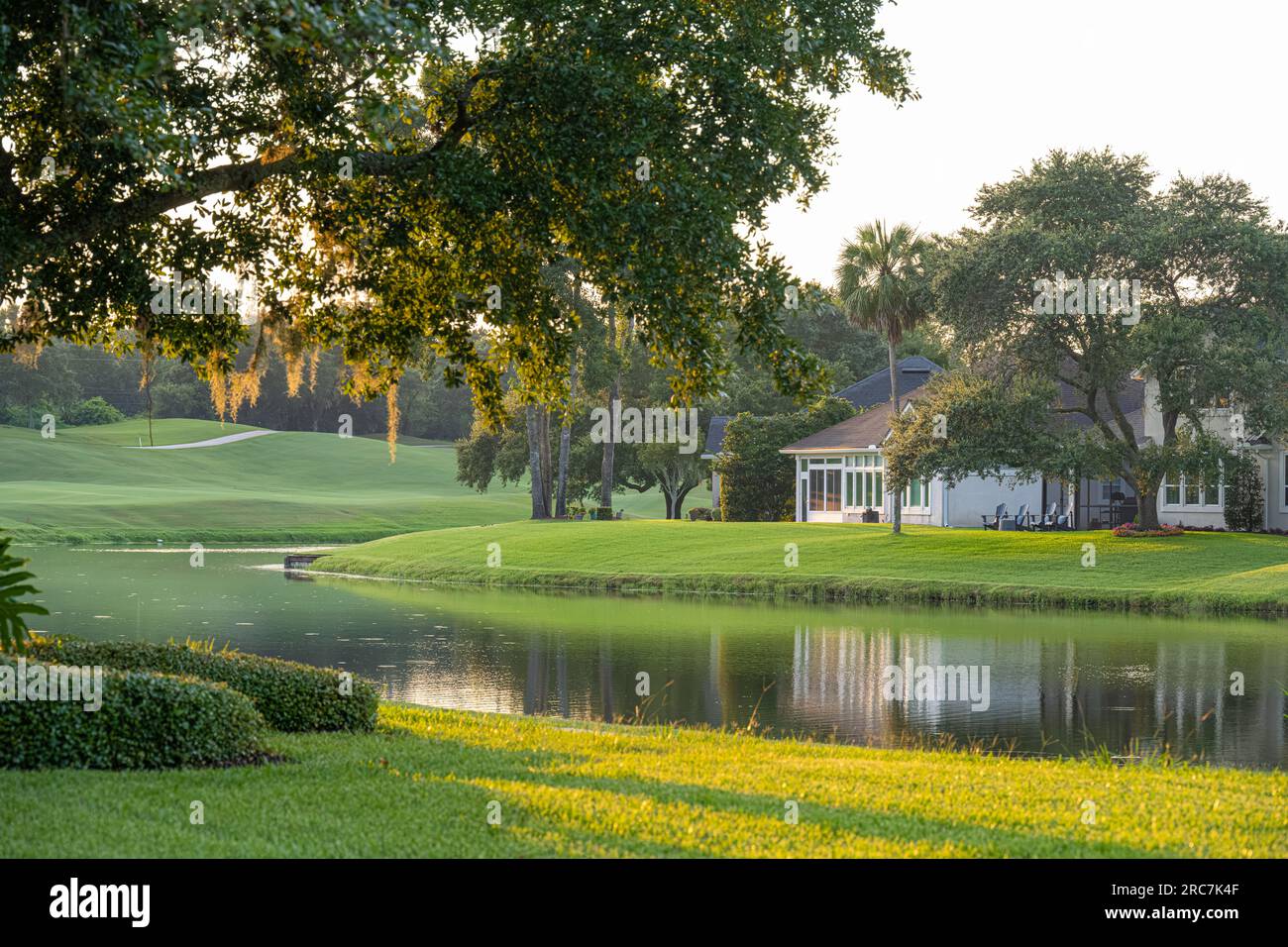 Casa sul lungomare al Sawgrass Players Club lungo un campo da campionato PGA Tour a Ponte Vedra Beach, Florida. (USA) Foto Stock