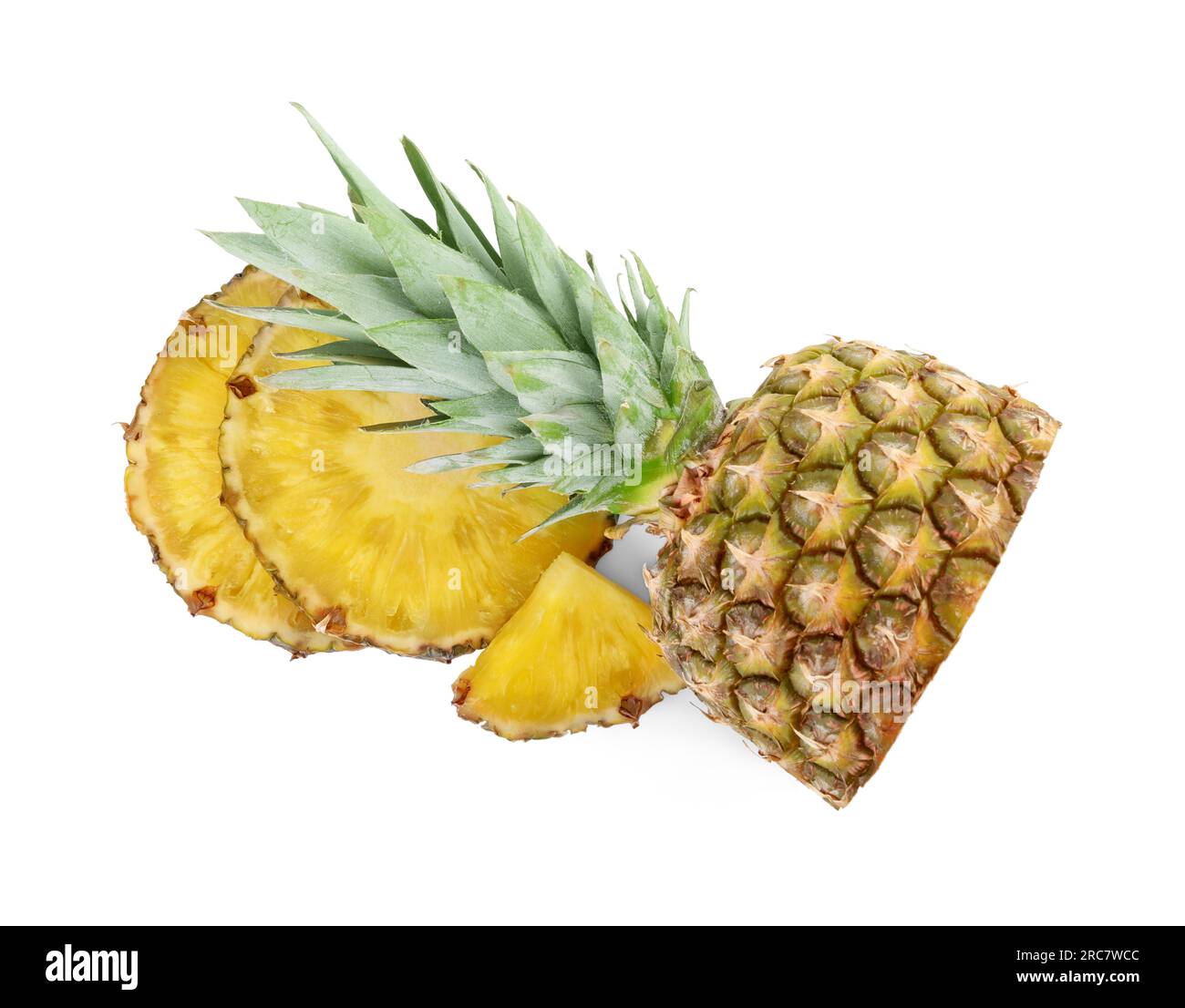 Taglia il gustoso ananas maturo isolato su bianco, vista dall'alto Foto  stock - Alamy