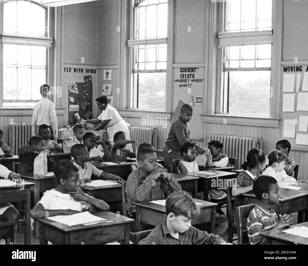 Washington, D.C.: Giugno 1965. I pranzi al sacco per gli studenti sono forniti dal programma di pranzo della National School presso una scuola di Washington, D.C. Foto Stock
