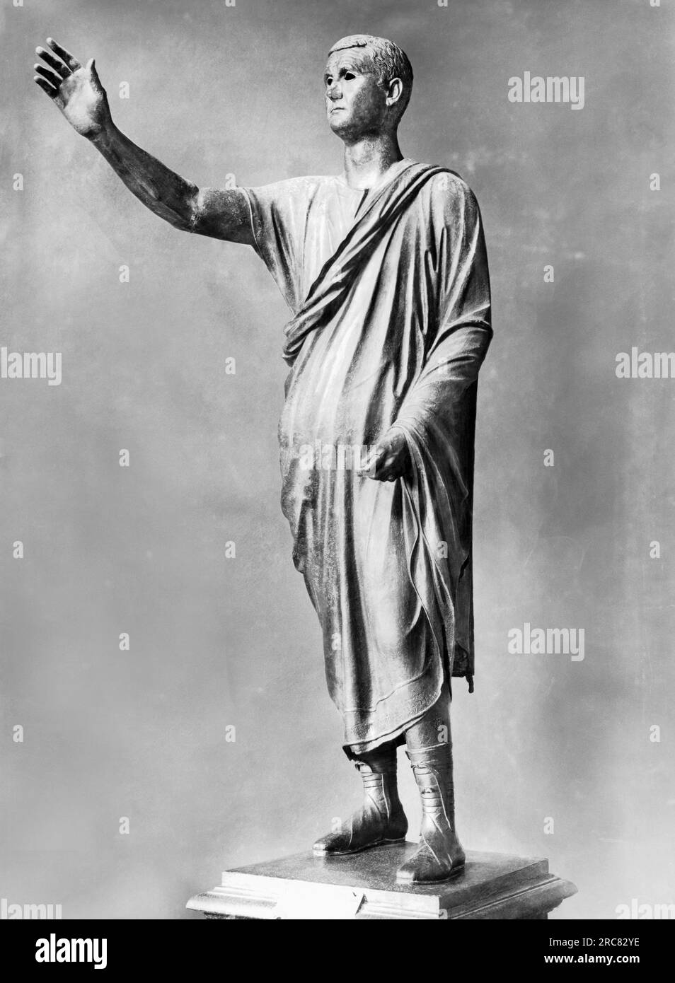 Roma, Italia: 90 a.C. circa la statua in bronzo a grandezza naturale di Aulo Metello, o "l'Oratore". Foto Stock