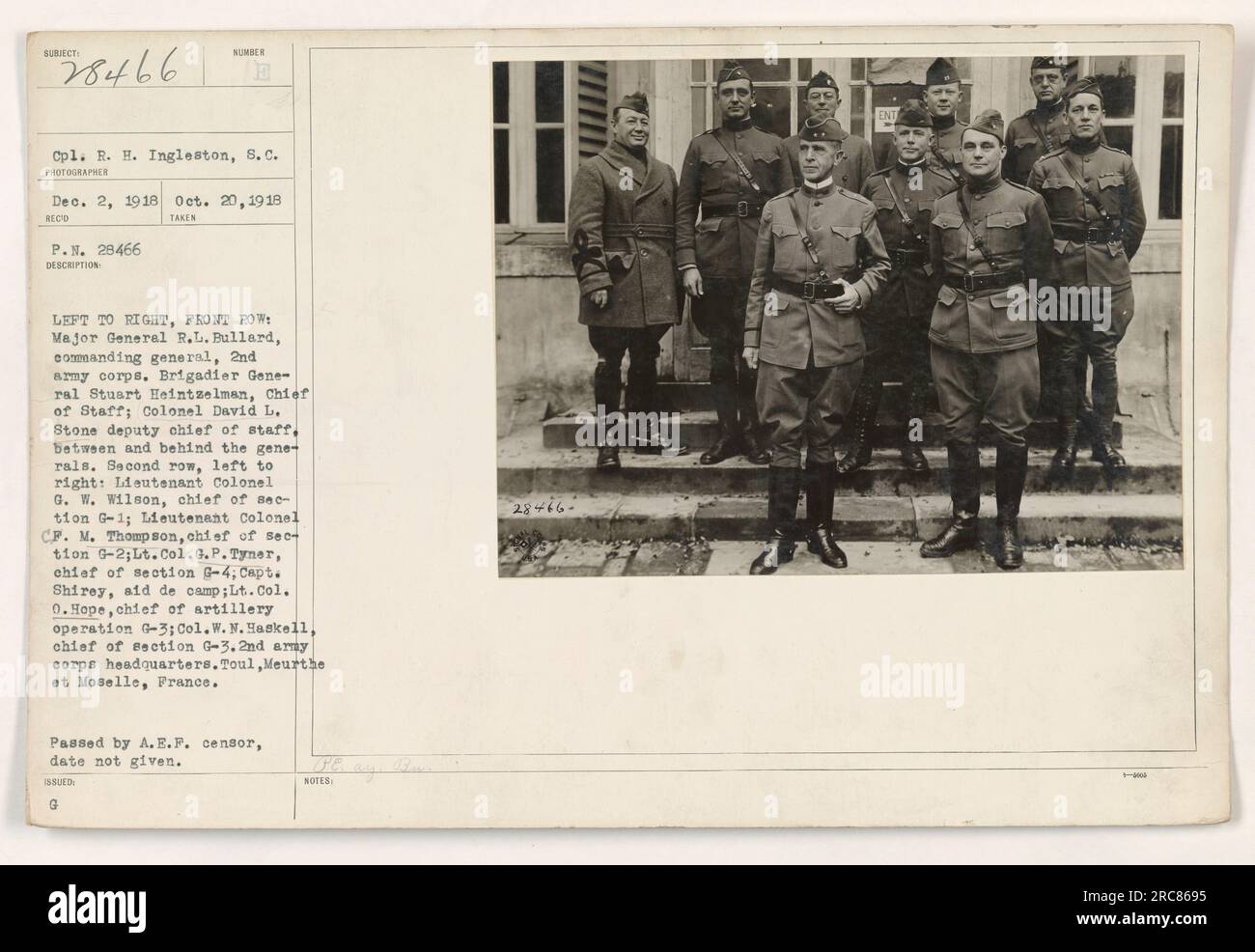 CPL. R. H. Ingleston del Signal Corps ha scattato questa foto il 2 dicembre 1918 a Toul, Meurthe et Moselle, Francia. L'immagine mostra la R.L. generale maggiore Bullard, il generale di brigata Stuart Heintzelman e il colonnello David L. Stone in prima fila. In seconda fila, da sinistra a destra, ci sono il tenente colonnello G. W. Wilson, tenente colonnello CF. M. Thompson, tenente colonnello G.P. Tyner, Capt. Shirey, Tenente col. 0.Hope e col. W. N. Haskell. Questo fu preso presso il quartier generale del 2° corpo d'armata. La foto è stata approvata dalla censura della A.E.F. Foto Stock