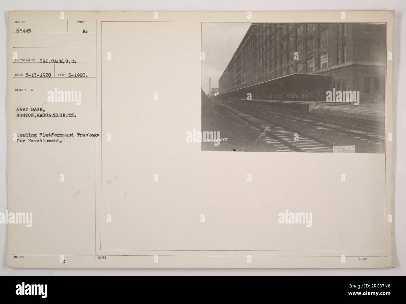 Base militare a Boston, Massachusetts, piattaforma di carico e binario in preparazione per il rispedizione. Questa foto, numerata 68445, è stata scattata nel maggio 1920. Mostra l'efficienza nella gestione e nell'organizzazione delle attività militari alla base. L'immagine è stata acquisita dal fotografo SOT SAUM.S.C. Foto Stock