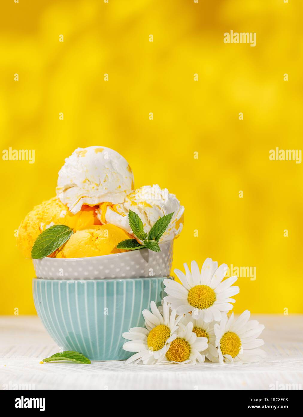 Misurini rinfrescanti per gelato con un pizzico di saporito sapore di limone Foto Stock