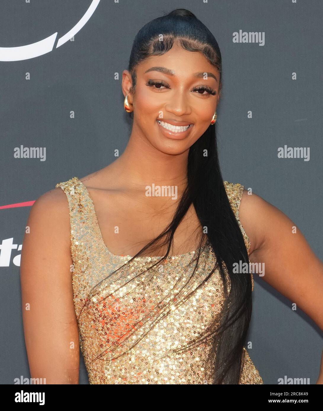 Los Angeles, USA. 12 luglio 2023. Angel Reese arriva agli ESPY Awards 2023 che si tengono al Dolby Theatre di Hollywood, CALIFORNIA mercoledì 12 luglio 2023. (Foto di Sthanlee B. Mirador/Sipa USA) credito: SIPA USA/Alamy Live News Foto Stock