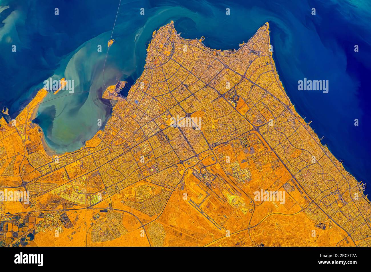 Vista aerea o satellitare della città del Kuwait. Immagine della NASA. Linee guida per l'uso dei supporti: https://www.nasa.gov/multimedia/guidelines/index.html Foto Stock