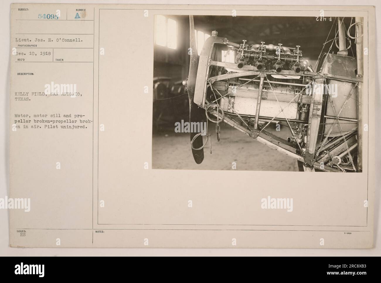 Tenente Jos. L'aereo di h. o'Connell sperimentò una rottura dell'elica mentre era in volo a Kelly Field a San Antonio, Texas. Anche il motore e la soglia del motore erano danneggiati. Fortunatamente, il pilota è emerso illeso dall'incidente. La fotografia è stata scattata il 10 dicembre 1918 e fa parte della collezione di attività militari americane durante la prima guerra mondiale Foto Stock