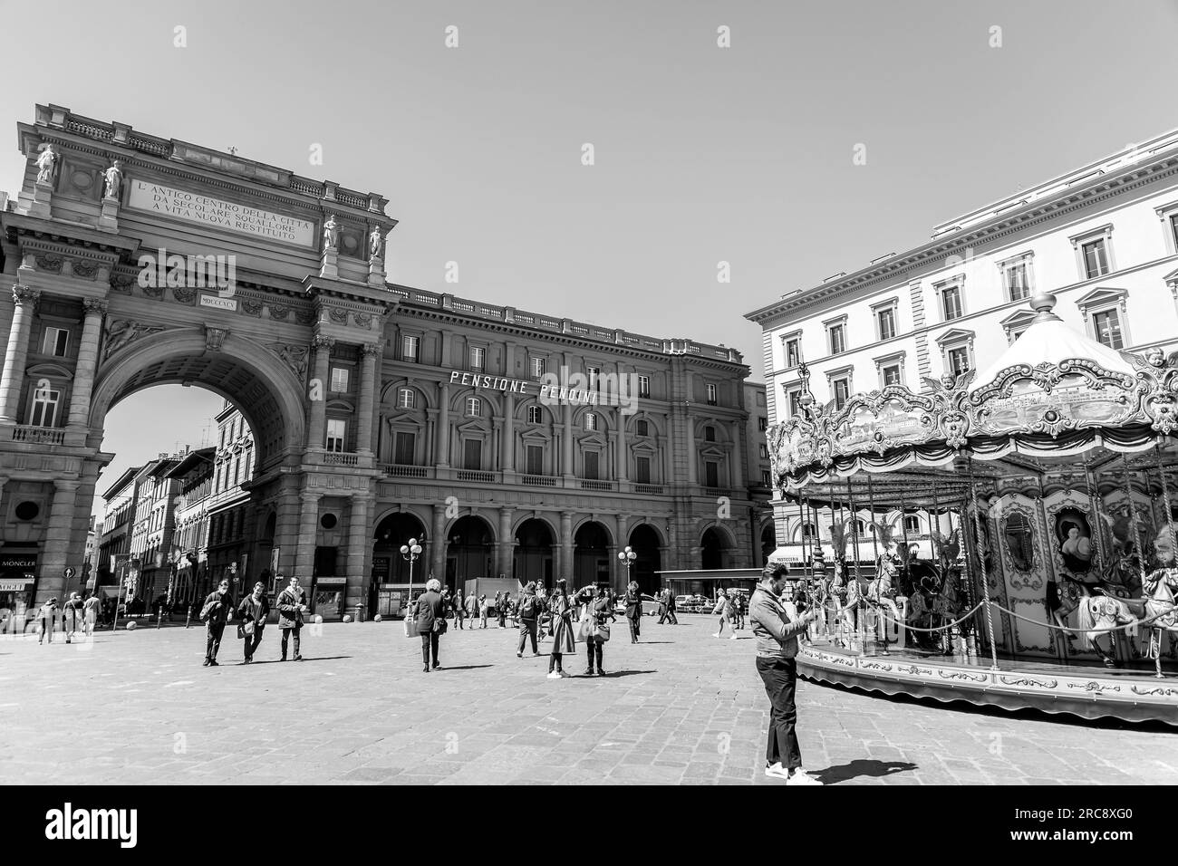 Firenze, Italia - 5 aprile 2022: Piazza della Repubblica, Piazza della Repubblica è una piazza della città di Firenze, Italia. La piazza era il sito del forum di Th Foto Stock