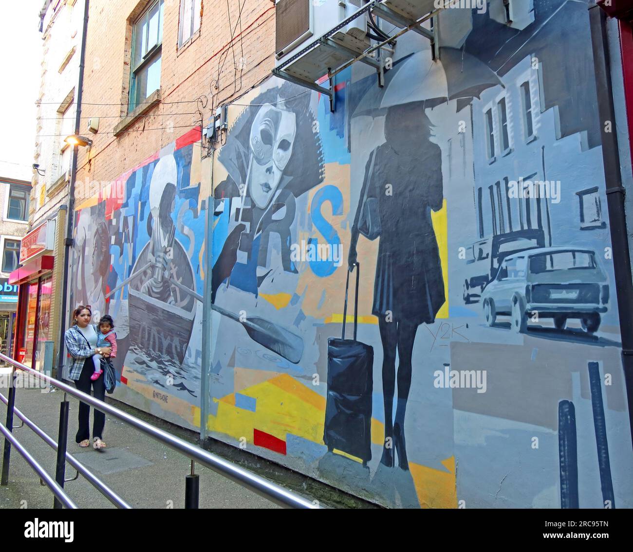 Murale Tea One Seven Sisters in Yorkshire Street / The Baum, centro di Rochdale, Greater Manchester, Inghilterra, Regno Unito, OL16 1BT Foto Stock